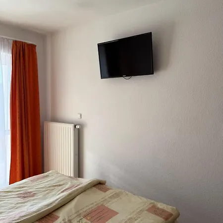 Abigel Apartmanhaz * באלאטונפורד